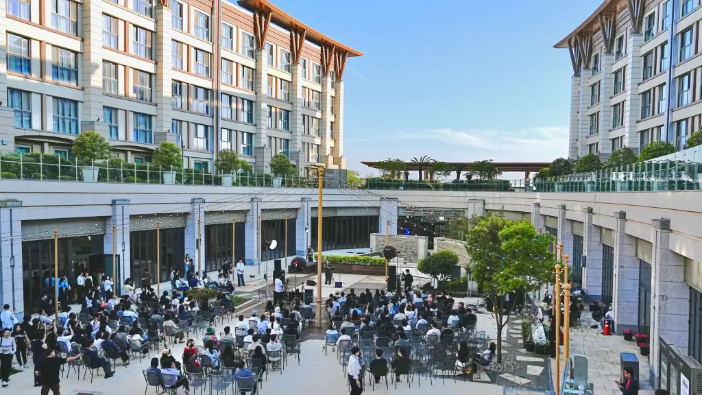 2024年西安地区日用百货批发市场趋势及圣之锦供货策略